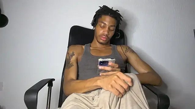 Snapshot of Skinnyblackman chatting on 06/26/26, 02:49 Skinnyblackman online show from 06/26/26, 02:49
