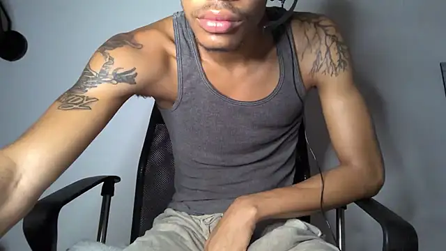 Snapshot of Skinnyblackman chatting on 07/12/26, 02:46 Skinnyblackman online show from 07/12/26, 02:46