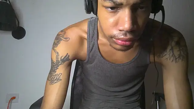 Snapshot of Skinnyblackman chatting on 07/16/26, 02:39 Skinnyblackman online show from 07/16/26, 02:39