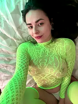 Snapshot of Alicia_Hot1 chatting on 12/19/25, 09:44 Alicia Hot1 online show from 12/19/25, 09:44