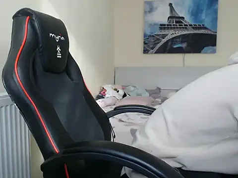 Snapshot of amydamarw chatting on 02/10/26, 12:09 amydamarw online show from 02/10/26, 12:09