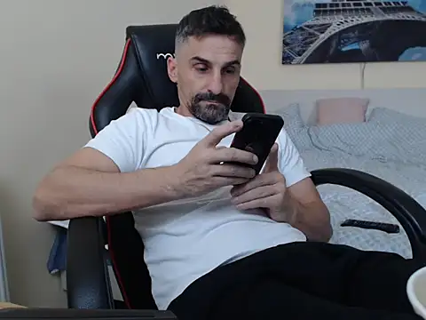 Snapshot of amydamarw chatting on 02/18/26, 11:17 amydamarw online show from 02/18/26, 11:17