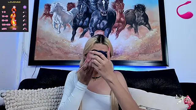 Snapshot of shannel__queen chatting on 02/01/25, 10:13 shannel queen online show from 02/01/25, 10:13