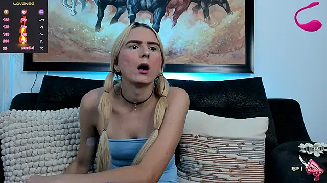 Snapshot of shannel__queen chatting on 02/02/25, 03:17 shannel queen online show from 02/02/25, 03:17