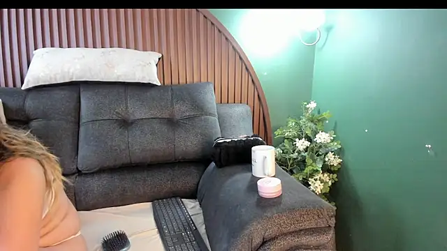 Snapshot of shannel__queen chatting on 05/07/26, 07:30 shannel queen online show from 05/07/26, 07:30