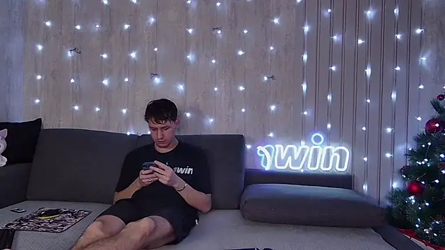 Snapshot of wineandboobss chatting on 12/30/24, 03:35 wineandboobss online show from 12/30/24, 03:35