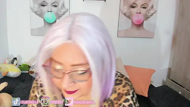 Snapshot of Amberbedoya_ chatting on 12/30/24, 11:28 Amberbedoya online show from 12/30/24, 11:28