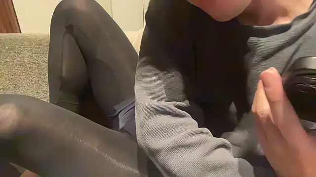 atom0407 online show from 01/10/25, 06:06