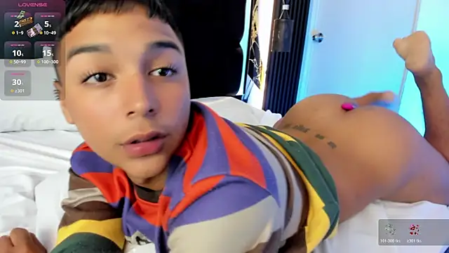 Snapshot of Seductivo_jr chatting on 10/25/25, 05:26 Seductivo jr online show from 10/25/25, 05:26