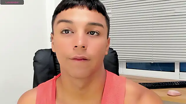 Snapshot of Seductivo_jr chatting on 12/04/25, 04:22 Seductivo jr online show from 12/04/25, 04:22