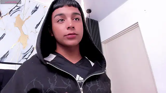 Snapshot of Seductivo_jr chatting on 12/05/25, 04:21 Seductivo jr online show from 12/05/25, 04:21