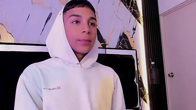 Snapshot of Seductivo_jr chatting on 01/18/26, 03:54 Seductivo jr online show from 01/18/26, 03:54