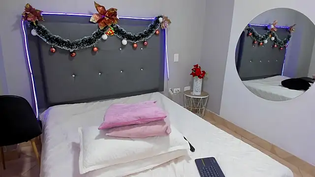 Snapshot of emma_lye chatting on 12/21/24, 03:03 emma lye online show from 12/21/24, 03:03