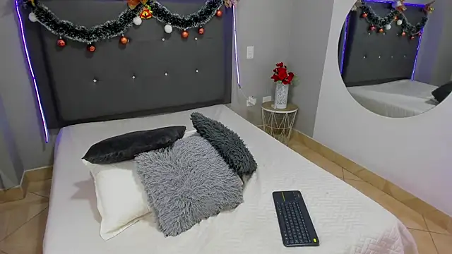 Snapshot of emma_lye chatting on 12/22/24, 02:38 emma lye online show from 12/22/24, 02:38