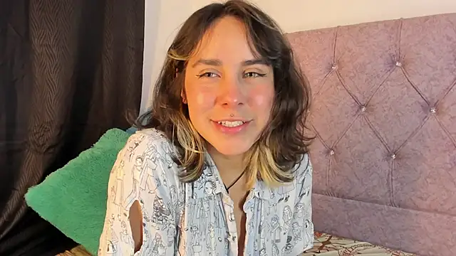 Snapshot of riley_colors chatting on 02/03/25, 11:26 riley colors online show from 02/03/25, 11:26