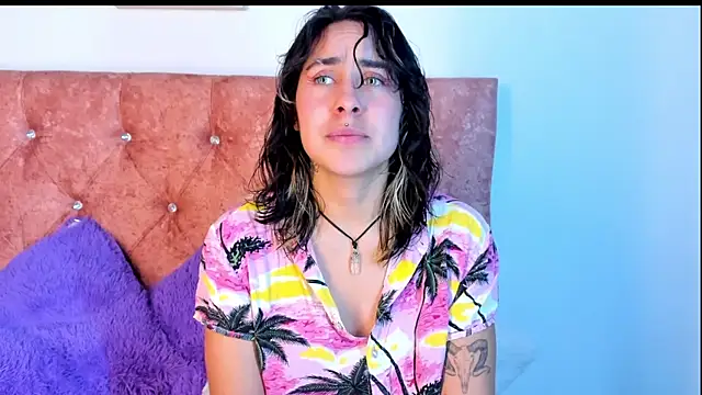 Snapshot of riley_colors chatting on 03/12/25, 01:25 riley colors online show from 03/12/25, 01:25