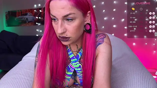 Snapshot of Tanya_Acid chatting on 06/10/26, 03:55 Tanya Acid online show from 06/10/26, 03:55