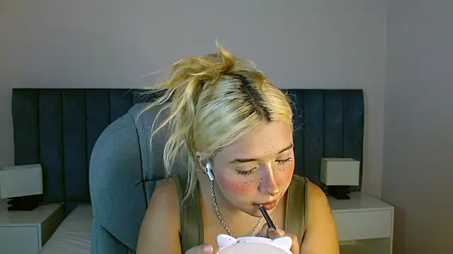 april bunnyy online show from 03/19/25, 07:06