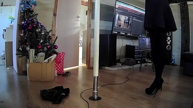 Snapshot of FLakiReve chatting on 12/18/25, 02:56 FLakiReve online show from 12/18/25, 02:56