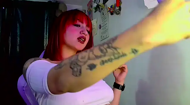 lucycherry   online show from 02/10/25, 11:02