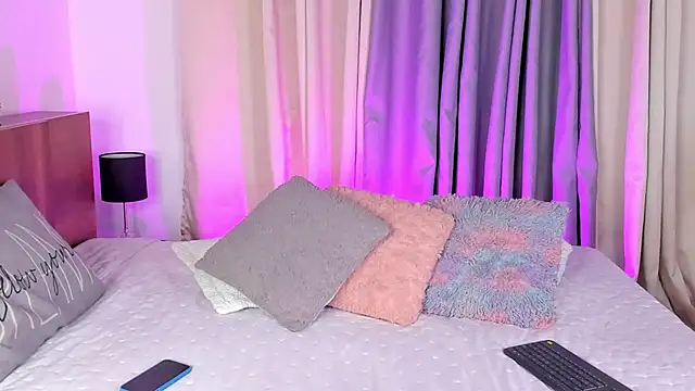 Snapshot of lynda_west chatting on 03/18/25, 04:37 lynda west online show from 03/18/25, 04:37