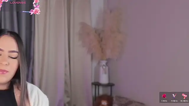 Snapshot of lynda_west chatting on 09/19/25, 04:47 lynda west online show from 09/19/25, 04:47