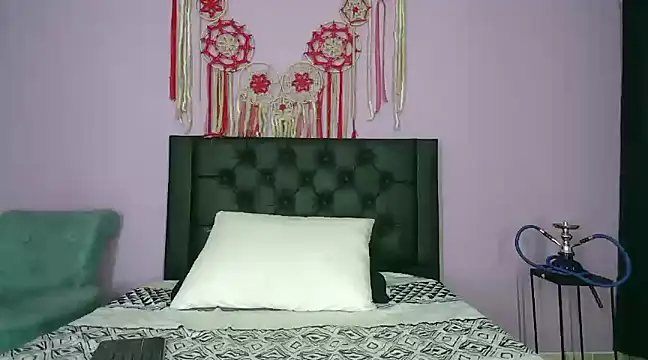 Snapshot of EvoletFMK chatting on 02/12/25, 01:37 EvoletFMK online show from 02/12/25, 01:37