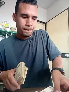 Snapshot of adriel_perez chatting on 10/16/25, 01:12 adriel perez online show from 10/16/25, 01:12