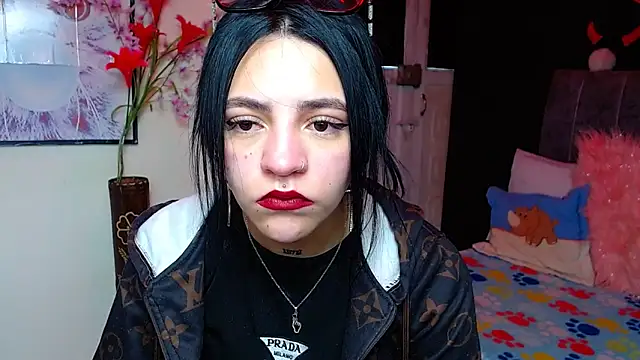 Violettasquirt online show from 11/19/25, 01:22