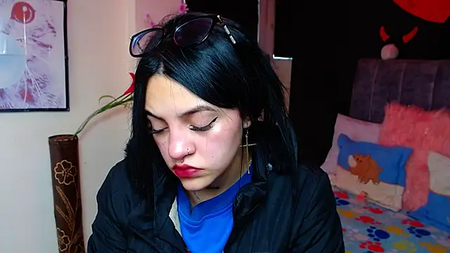 Violettasquirt online show from 11/22/25, 01:54