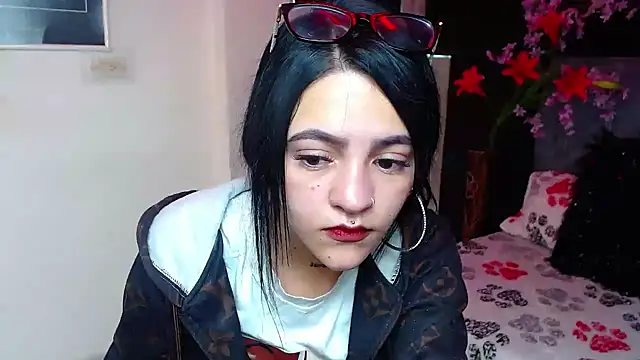 Violettasquirt online show from 12/17/25, 01:39