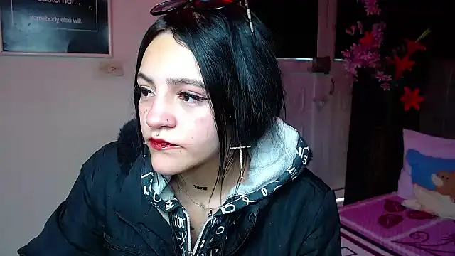 Snapshot of Violettasquirt chatting on 01/14/26, 01:39 Violettasquirt online show from 01/14/26, 01:39