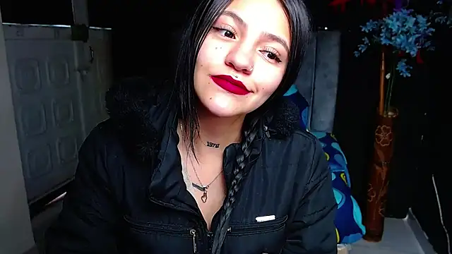 Snapshot of Violettasquirt chatting on 03/10/26, 02:00 Violettasquirt online show from 03/10/26, 02:00
