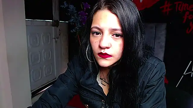 Snapshot of Violettasquirt chatting on 03/17/26, 01:36 Violettasquirt online show from 03/17/26, 01:36