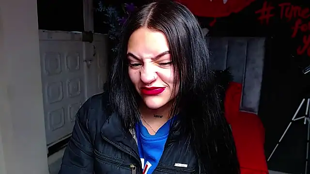 Snapshot of Violettasquirt chatting on 03/18/26, 01:47 Violettasquirt online show from 03/18/26, 01:47