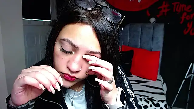 Snapshot of Violettasquirt chatting on 03/24/26, 02:00 Violettasquirt online show from 03/24/26, 02:00