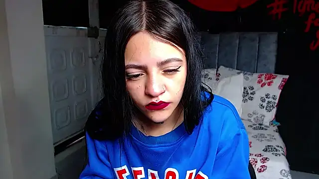 Snapshot of Violettasquirt chatting on 03/30/26, 01:23 Violettasquirt online show from 03/30/26, 01:23
