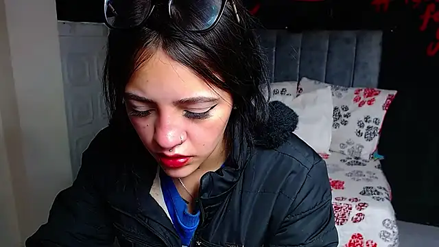 Snapshot of Violettasquirt chatting on 03/31/26, 01:33 Violettasquirt online show from 03/31/26, 01:33