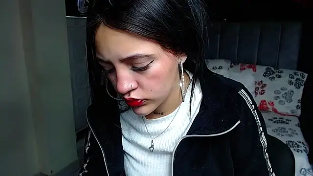 Snapshot of Violettasquirt chatting on 04/07/26, 01:11 Violettasquirt online show from 04/07/26, 01:11