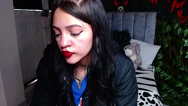 Snapshot of Violettasquirt chatting on 04/21/26, 01:39 Violettasquirt online show from 04/21/26, 01:39