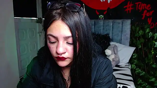 Snapshot of Violettasquirt chatting on 04/22/26, 01:34 Violettasquirt online show from 04/22/26, 01:34