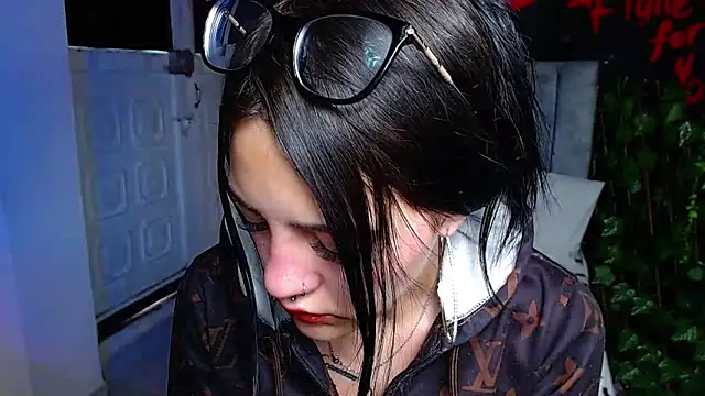Snapshot of Violettasquirt chatting on 04/29/26, 02:43 Violettasquirt online show from 04/29/26, 02:43