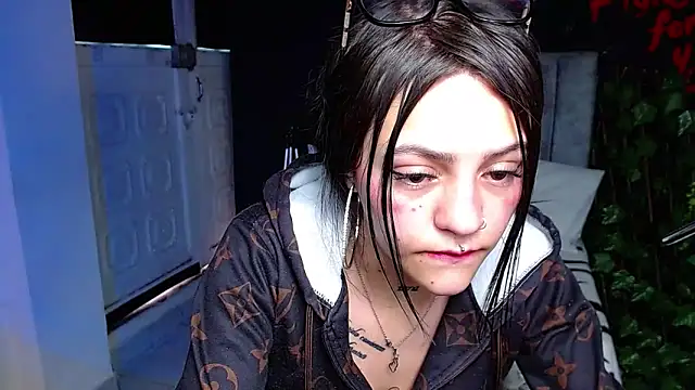 Snapshot of Violettasquirt chatting on 04/29/26, 05:30 Violettasquirt online show from 04/29/26, 05:30