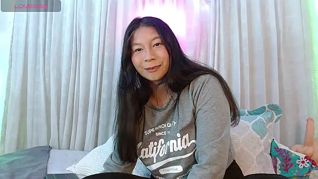 Snapshot of zoewilliams2 chatting on 12/21/25, 03:46 zoewilliams2 online show from 12/21/25, 03:46