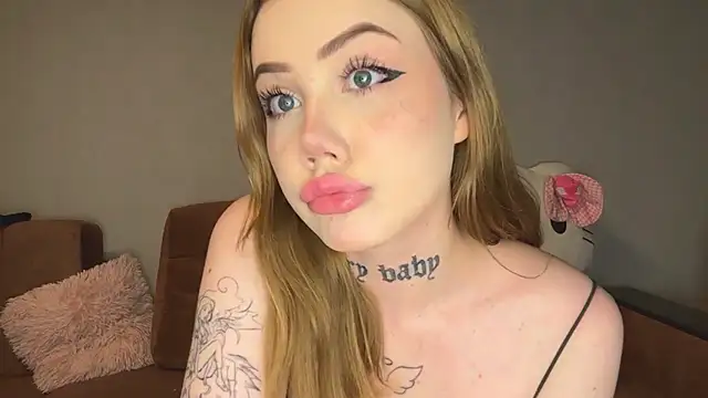 Snapshot of hanna_cry_baby chatting on 11/24/25, 08:30 hanna cry baby online show from 11/24/25, 08:30