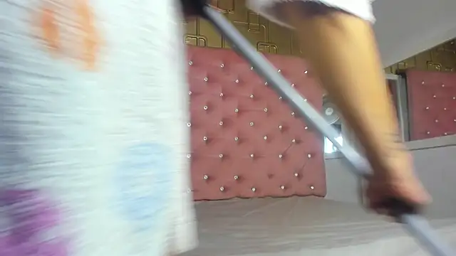 Molly gomez  online show from 02/08/25, 10:40