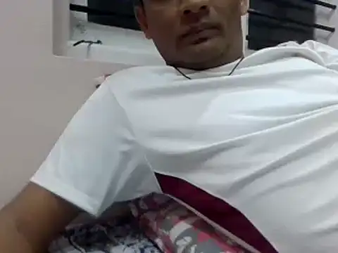 Snapshot of NiceBoy9099 chatting on 12/01/24, 05:35 NiceBoy9099 online show from 12/01/24, 05:35