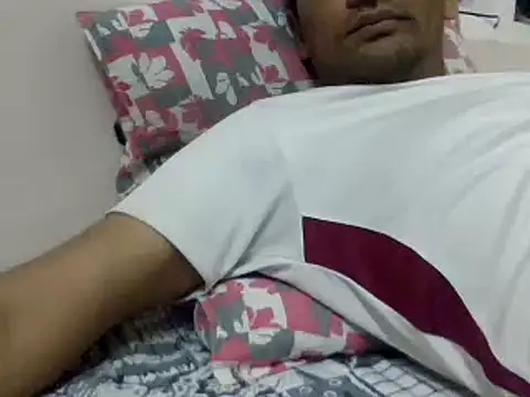 Snapshot of NiceBoy9099 chatting on 12/12/24, 06:21 NiceBoy9099 online show from 12/12/24, 06:21