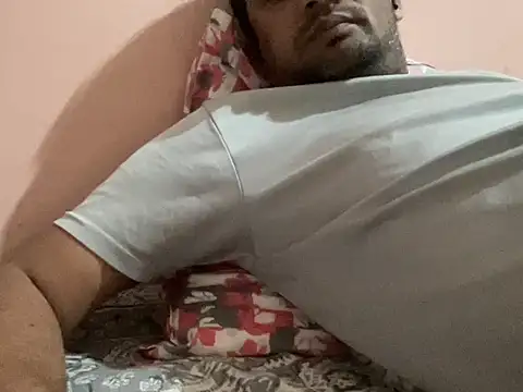 Snapshot of NiceBoy9099 chatting on 11/06/25, 05:47 NiceBoy9099 online show from 11/06/25, 05:47