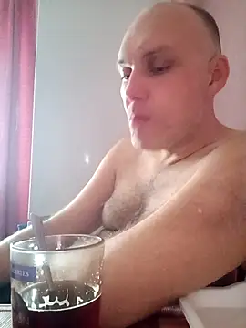 Pineapple04 online show from 10/27/25, 05:33